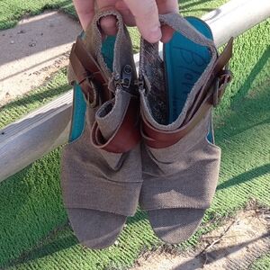 Blowfish Brown Open-Toe Wedge Sandals with Buckle